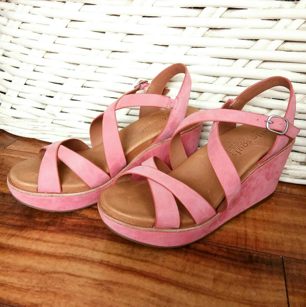 NWOT Kenneth Cole Gentle Souls Strappy Wedge - Picture 7 of 14